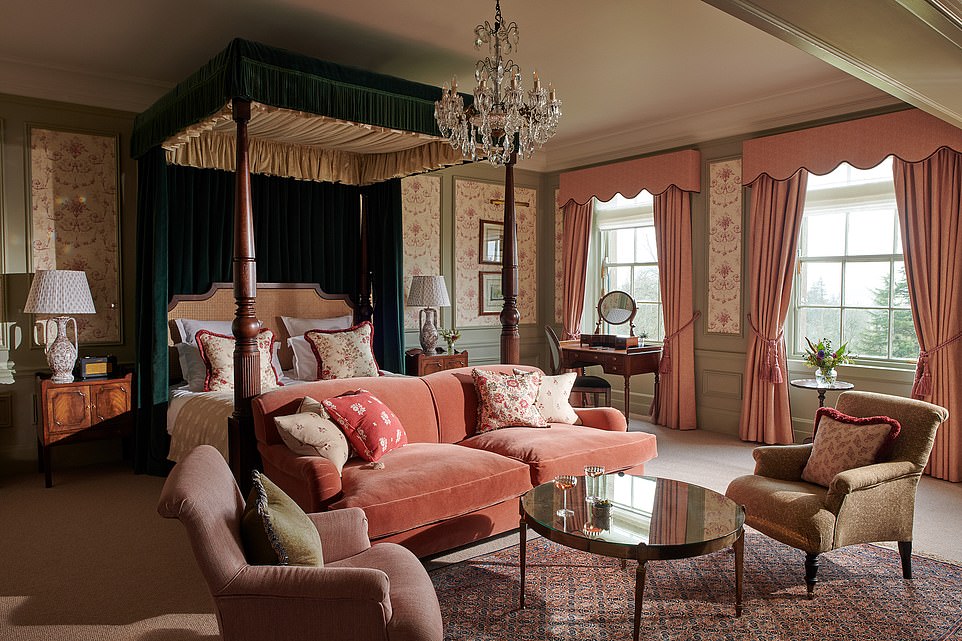 Gleneagles был назван 41-м лучшим отелем в мире. На фото выше — одна из его роскошных спален