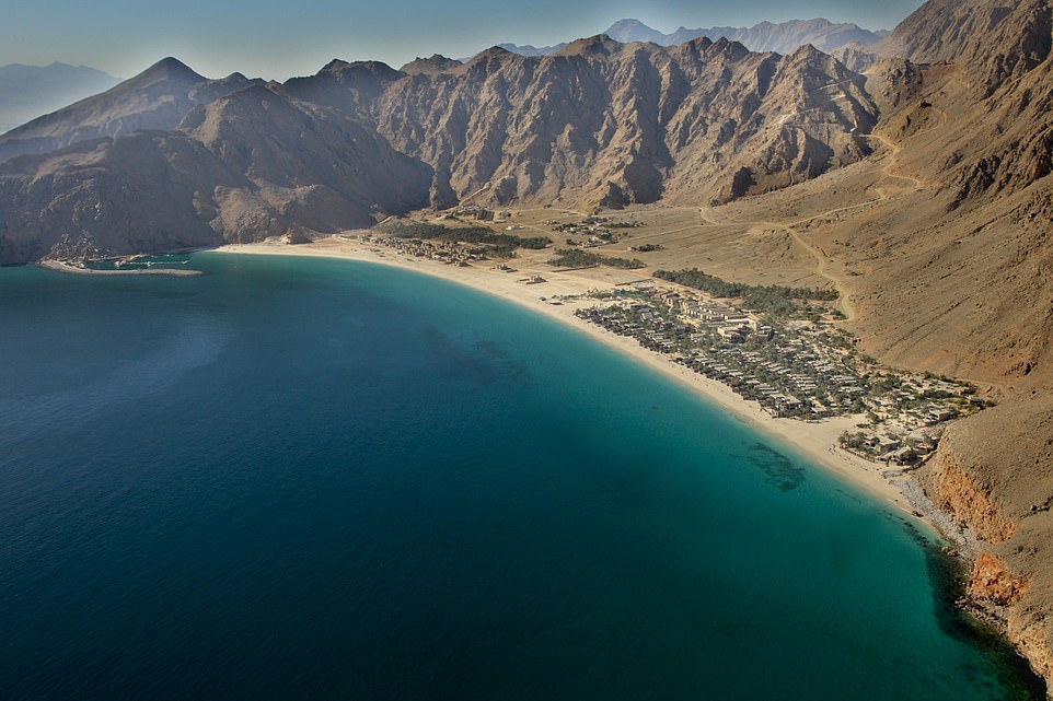 Six Senses Zighy Bay в Омане (выше) занимает 45-е место в списке лучших отелей мира 2024 года