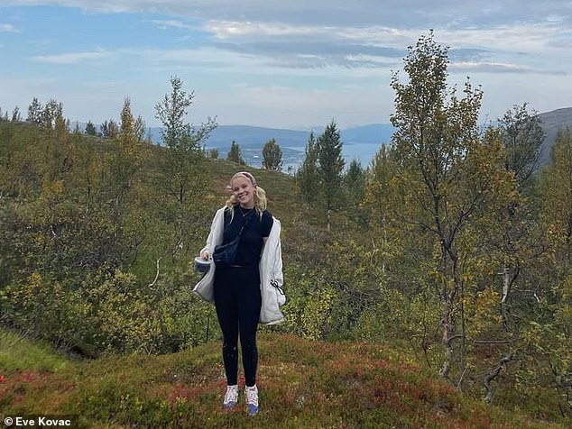 На фото Ева в Норвегии, стране настолько безопасной, что это ее «шокировало».