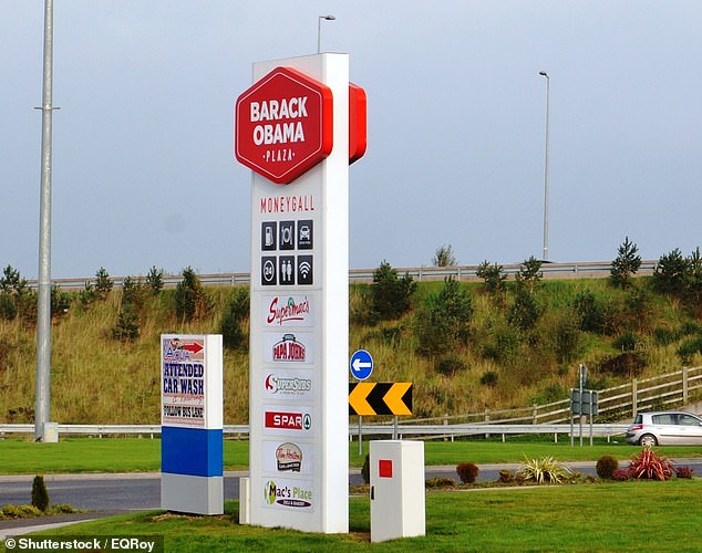 На фото выше — «Barack Obama Plaza», автозаправочная станция Moneygall, посвященная бывшему президенту.