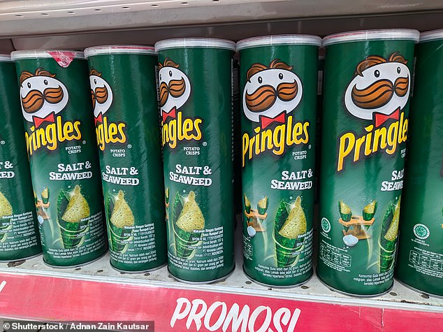Один разочарованный путешественник случайно купил в Таиланде Pringles со вкусом морских водорослей, думая, что это сметана и лук.