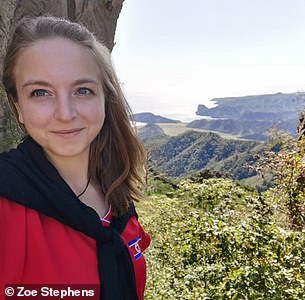 «За прошедшие годы я побывал во всех провинциях, кроме одной», — говорит гид из Чильбосана. «Сюда входят многие города Северной Кореи»