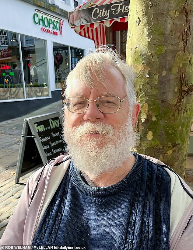 63-летний Стивен Маск, учёный на пенсии из Нориджа, согласился с решением эксперта по путешествиям.