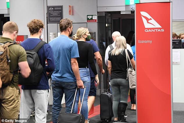 Qantas незаметно увеличила цену на изменение рейса, имени в бронировании или отмену всего вместе с 99 до 119 долларов для ряда типов тарифов с 9 октября (фотография).