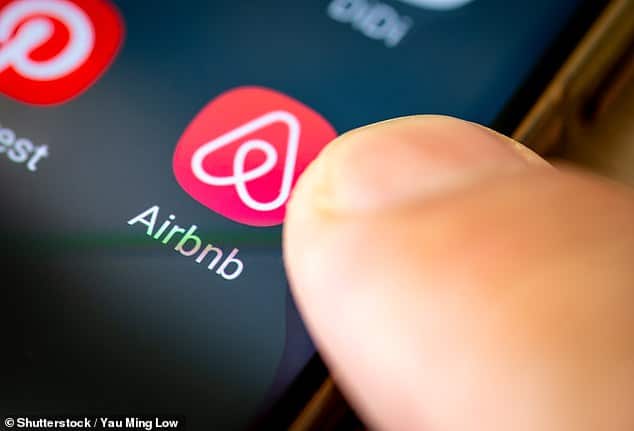 Новые данные Airbnb показали, что 20 октября — самый дешевый день для бронирования семейного отдыха в этом или следующем году (с вылетом в любую дату), а 4 ноября — самый дешевый день для бронирования семейного отдыха за границей.