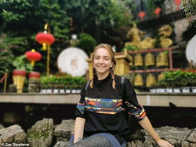 Гид Зои Стивенс, 30 лет, из Ливерпуля, посетила все 19 стран Восточной и Юго-Восточной Азии и в настоящее время живет на Тайване. Она поделилась своими рекомендациями по направлениям с MailOnline Travel. Здесь она изображена в Китае — ее любимой азиатской стране для путешествий.