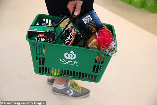 Участники программы Everyday Rewards (членство лояльности в магазинах Woolworths, Big W, BWS и некоторых филиалах Ampol) могут зарабатывать баллы Qantas, а не скидки.