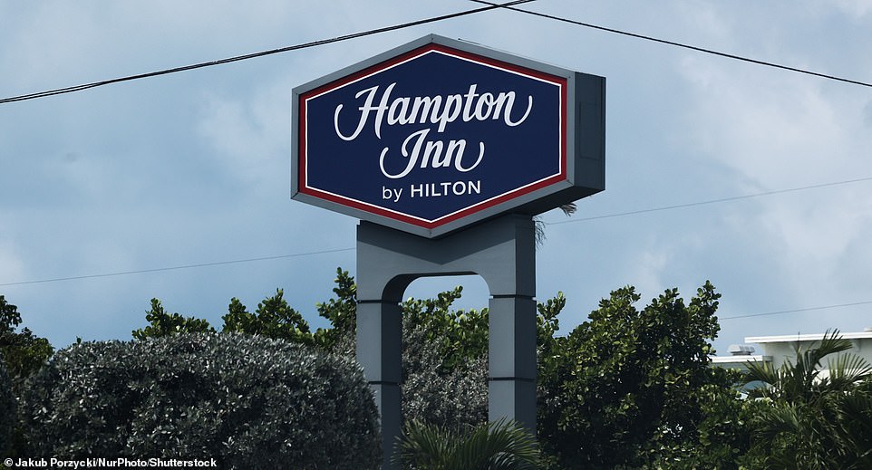 Hampton Inn by Hilton занимает второе место с последнего места в рейтинге с рейтингом клиентов 58 процентов.