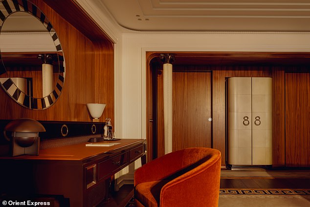 Максим д'Анжаак, художественный руководитель Orient Express, говорит, что яхта представляет собой «современное видение Orient Express, эпохи, в которой высокое качество является синонимом совершенства и требует настоящей эстетической революции».