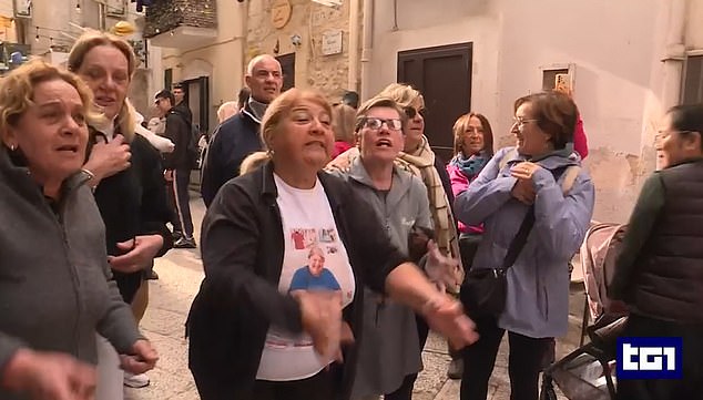 В эти выходные ошеломленные туристы были встречены гневными протестами, когда производители макарон отказывались работать.