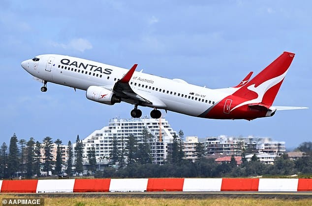 Программа Qantas для часто летающих пассажиров, основанная на баллах, является крупнейшей программой лояльности в Австралии, насчитывающей более 15 миллионов участников по всей стране. Это отличный способ сэкономить на поездках.