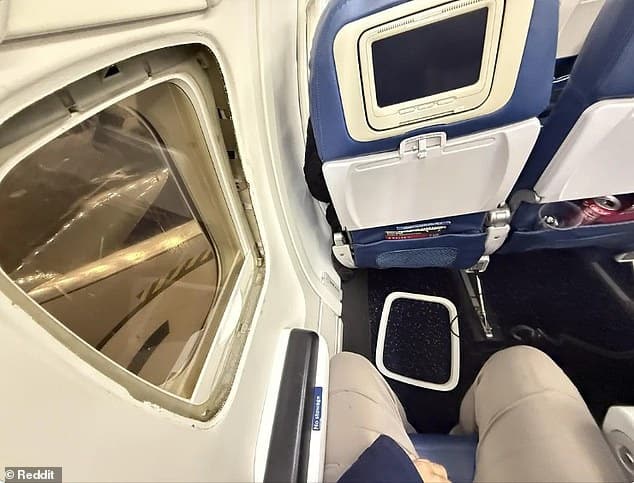 Пассажир Delta рассказал, что граница окна самолета отвалилась во время каменистой посадки