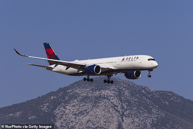 Delta внесла это изменение в свою программу лояльности в прошлом году, но позволила участникам сохранить свой статус и MQM в течение этого года.