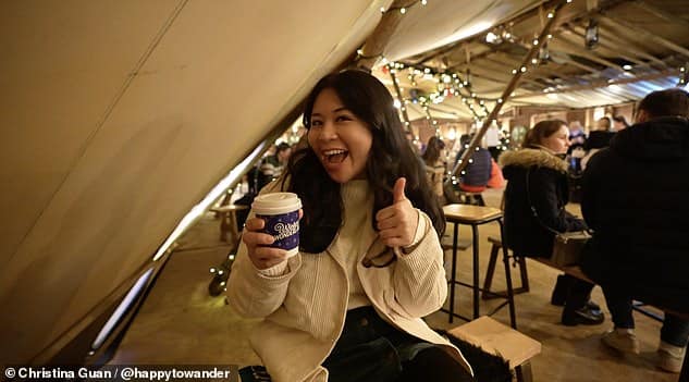 Кристина, блоггер-путешественник из Канады, поделилась с MailOnline Travel своими любимыми английскими рождественскими ярмарками и теми, которых следует избегать. Она изображена выше в лондонской Зимней стране чудес.