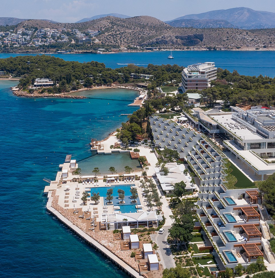 Four Seasons Astir Palace — «элегантный, но энергичный отель», — отмечает Фиона.