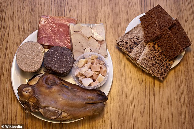 Торраматур (выбор мяса и рыбы из Исландии, включая акулу) также попал в список.