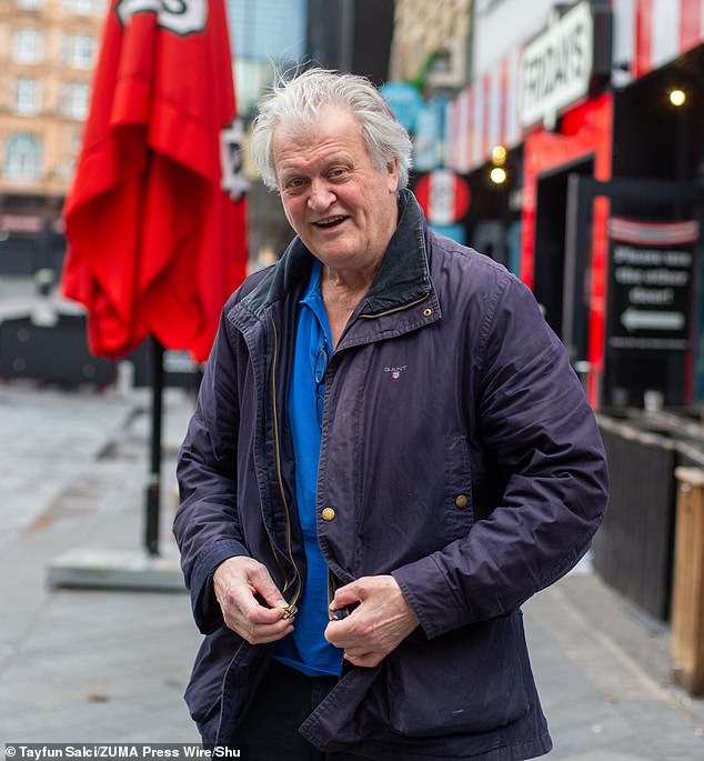 Босс Wetherspoon сэр Тим Мартин раскритиковал идею ограничения на два напитка в аэропортах (фото из архива)