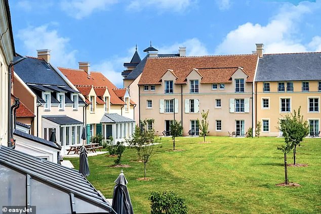 Три ночи в отеле Staycity Paris Marne La Vallee 4* в Париже без проживания, включая рейсы из Лутона 4 февраля, стоят £125 на человека (из расчета на двоих взрослых и двоих детей).