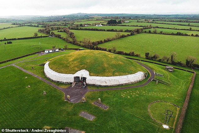 Анна считает, что Newgrange (на фото), участок всемирного наследия ЮНЕСКО на востоке, должна быть одним из семи чудес света »