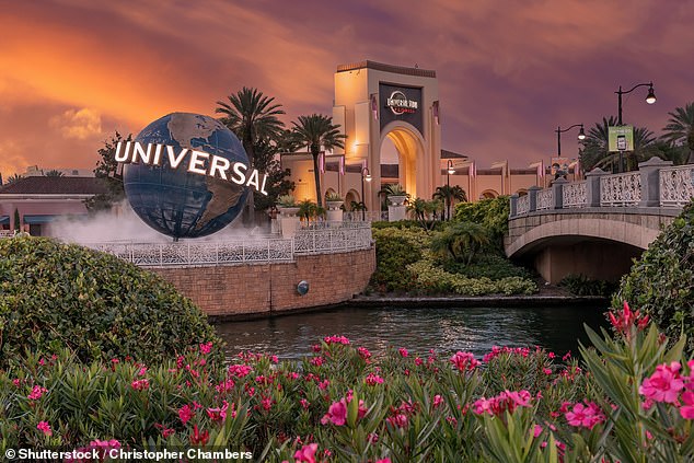 Дом Universal Orlando Resort (вверху) и десяткам других тематических парков, американский город Орландо был назван «бездушным» Redditors