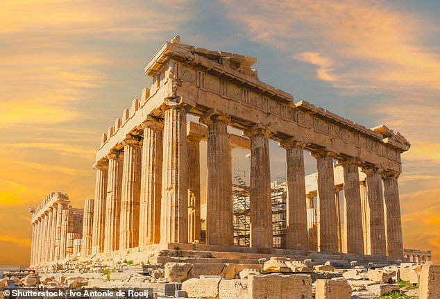 В период с 1 ноября по 31 марта, Athension Refty Acropolis предлагает бесплатный вход в первое воскресенье каждого месяца