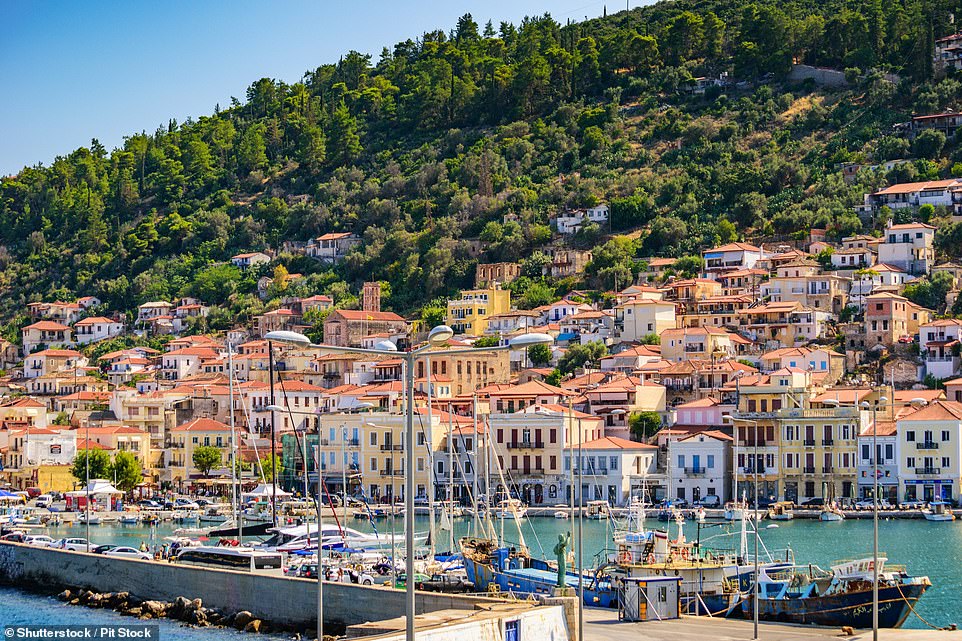 Gytheio, Peloponnese, Greece: Имя Гитео - как «земля богов» - и это, безусловно, небесно. Посещение Пелопоннеса описывает его как «очаровательный, яркий город с большим количеством красивых неоклассических зданий» и «островной атмосферой», несмотря на свое место на материке